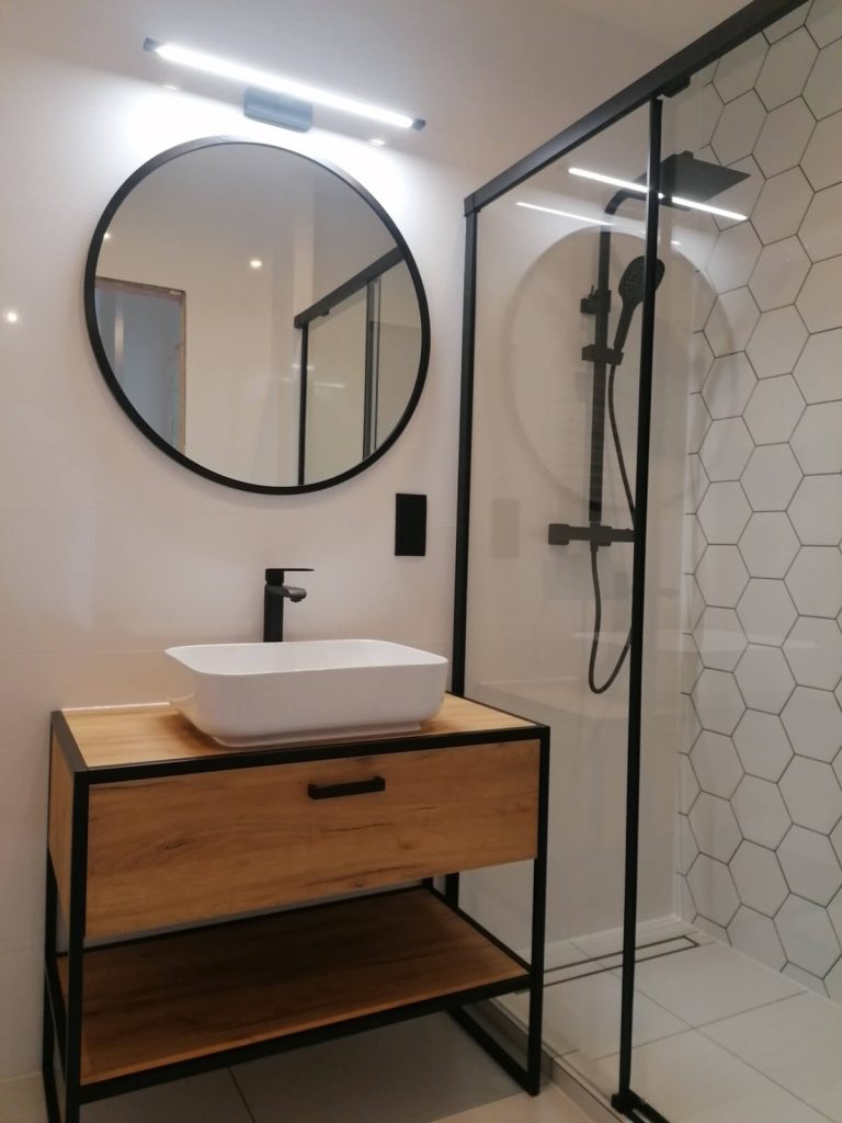 Łazienka z kabiną prysznicową